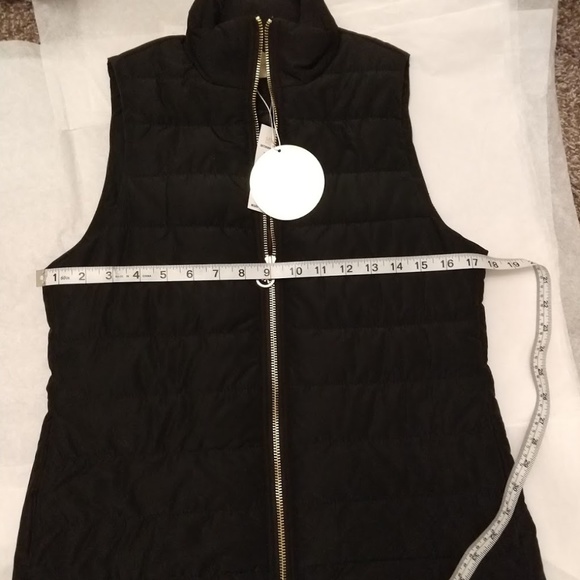 *FINAL SALE* Michael Kors Lightweight Puffer Vest. - Picture 3 of 8